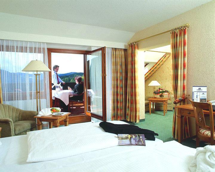 Maritim Titisee Hotel Room photo